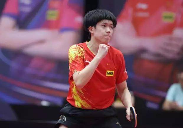 范德芬：教练赛季初希望我能进五个球；我和罗梅罗是兄弟